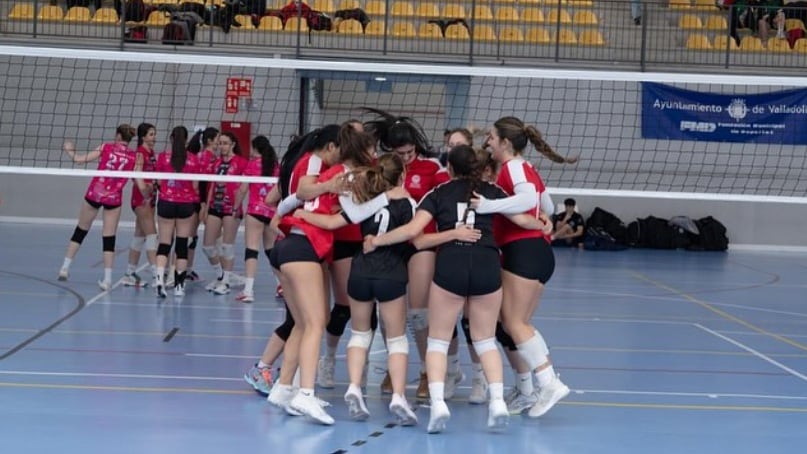 Las jugadoras del Universidad de Salamanca de voleibol celebran una victoria de la temporada 25-26/instagram