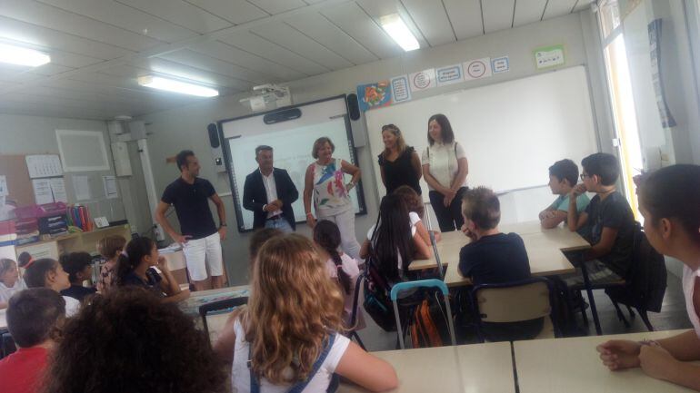 Visita de los responsables municipales al colegio Graüll.