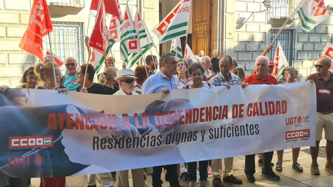 Protesta ante la delegación del gobierno de la Junta de Andalucía en Málaga