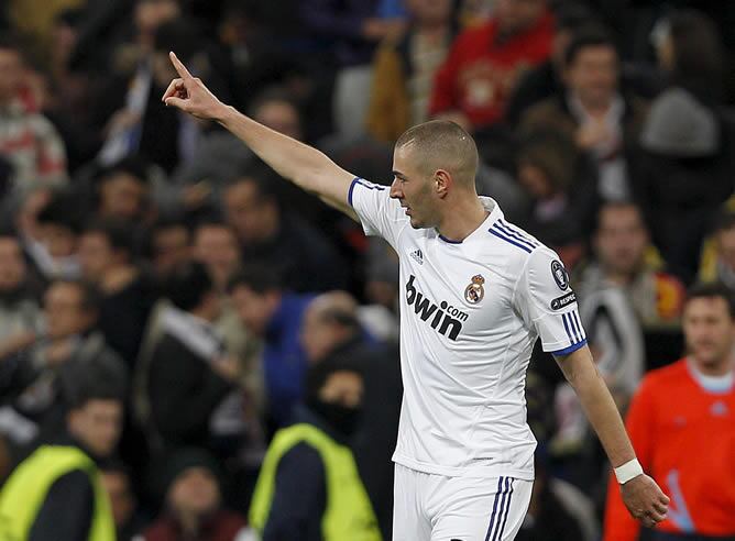 Benzema celebra el segundo gol