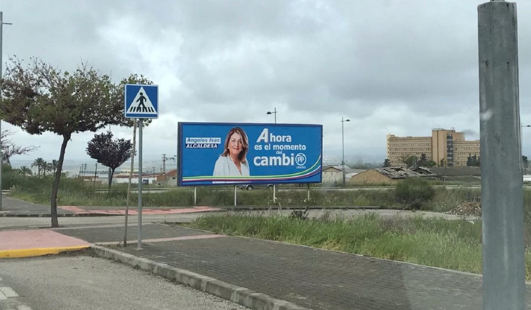 Valla publicitaria del PP en el Cinturón Sur. 