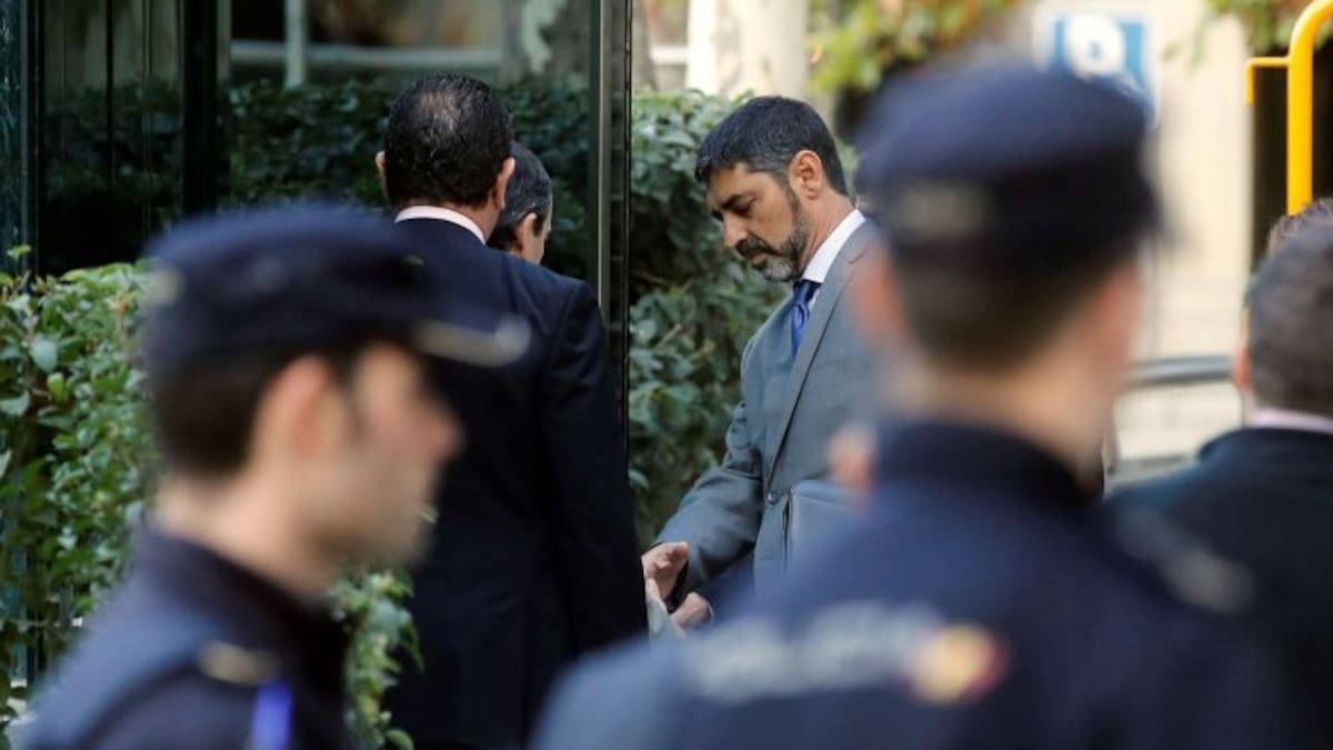 La Guardia Civil acusa a Mossos y Generalitat de contabilizar votos de colegios "cerrados"