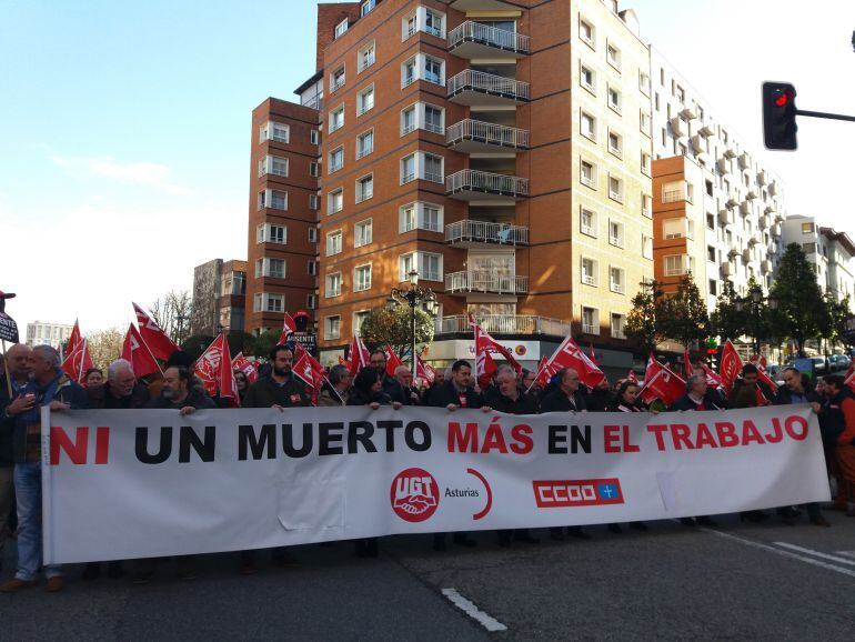 Imagen de archico de una concentración contra la siniestralidad laboral