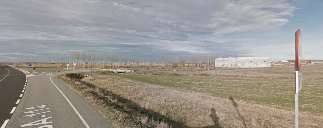 Intersección de la SA-114 hacia Coca de Alba.