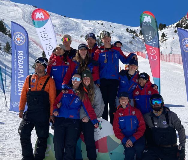 Grupo de participantes del CETDI Aragón en Cerler