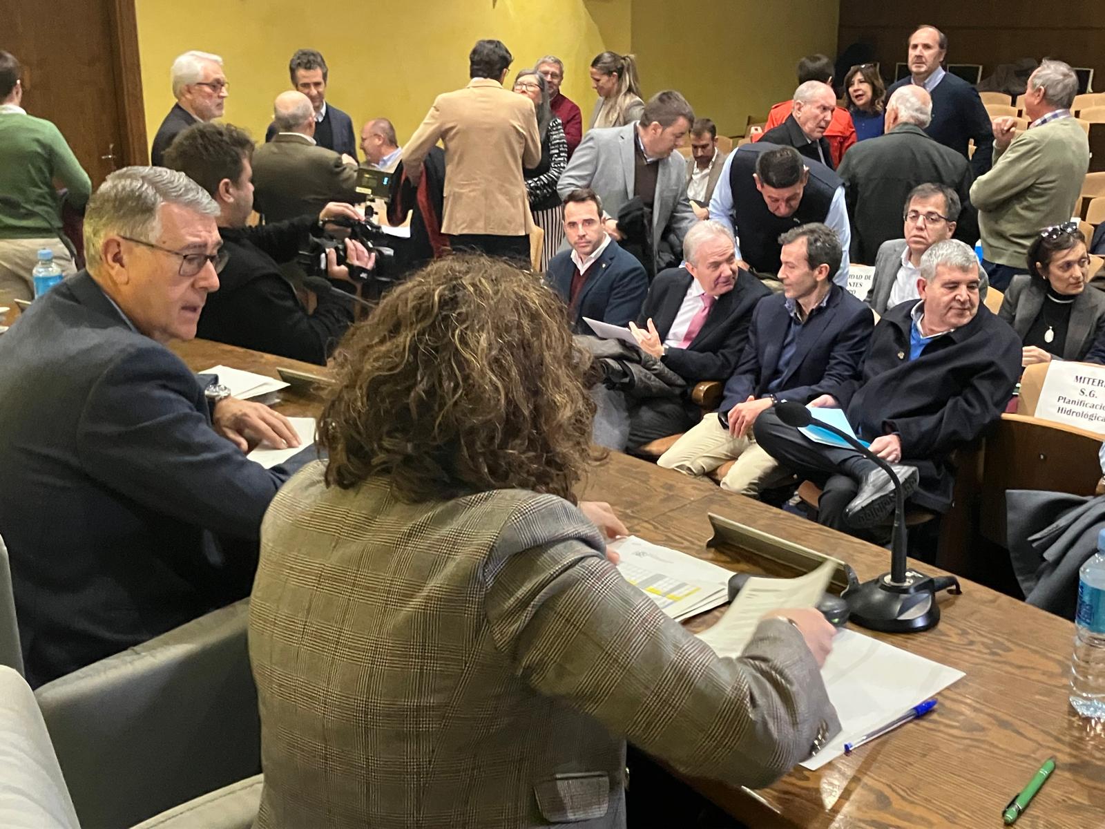 El presidente de la CHS, Mario Urrea, al inicio de la reunión del Consejo del Agua de la cuenca