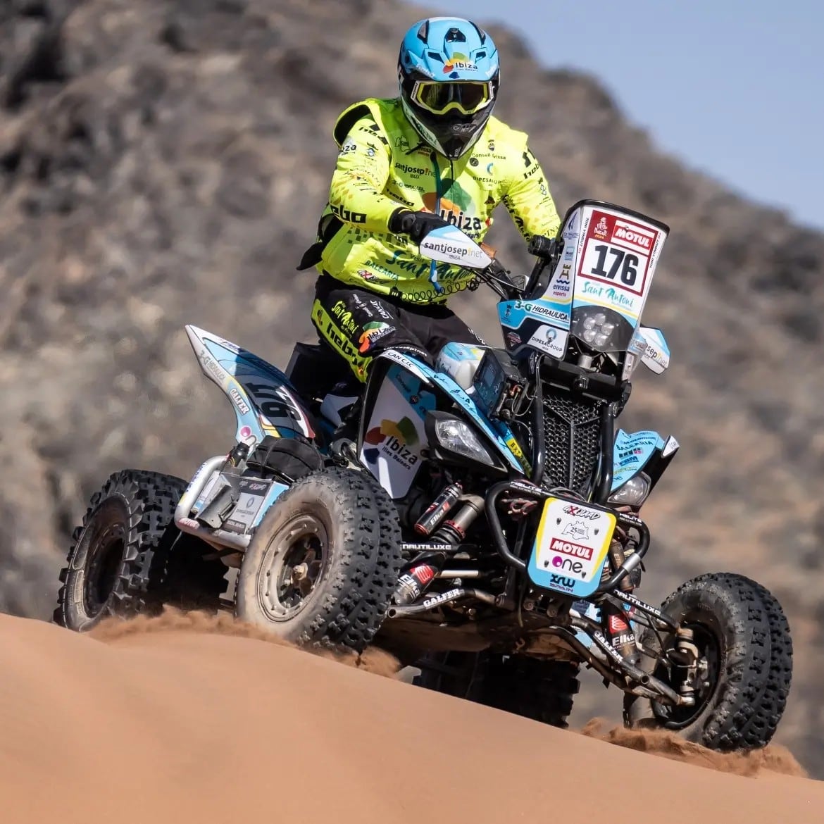 Toni Vingut en una etapa del Dakar