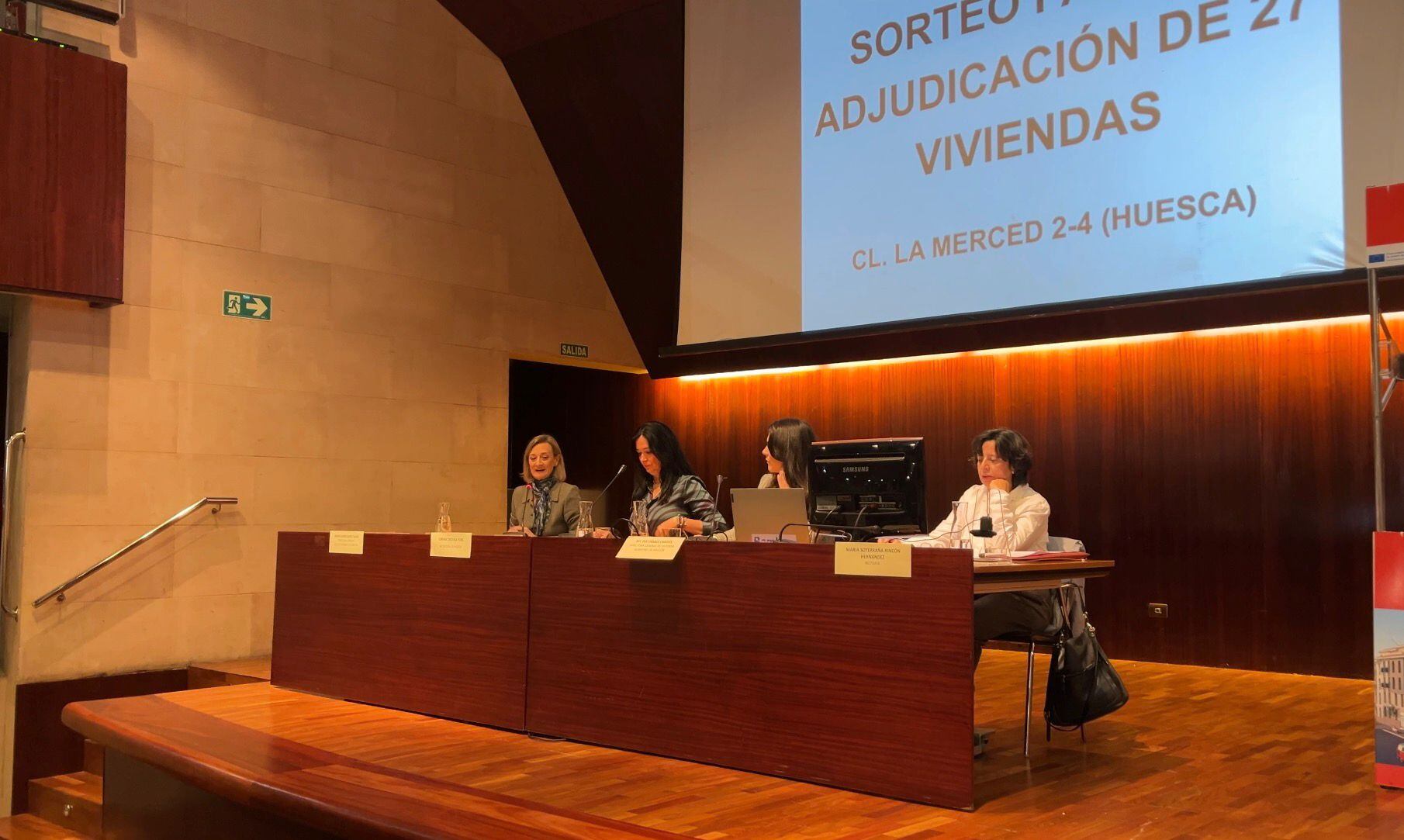 Momento del sorteo de las viviendas de La Merced