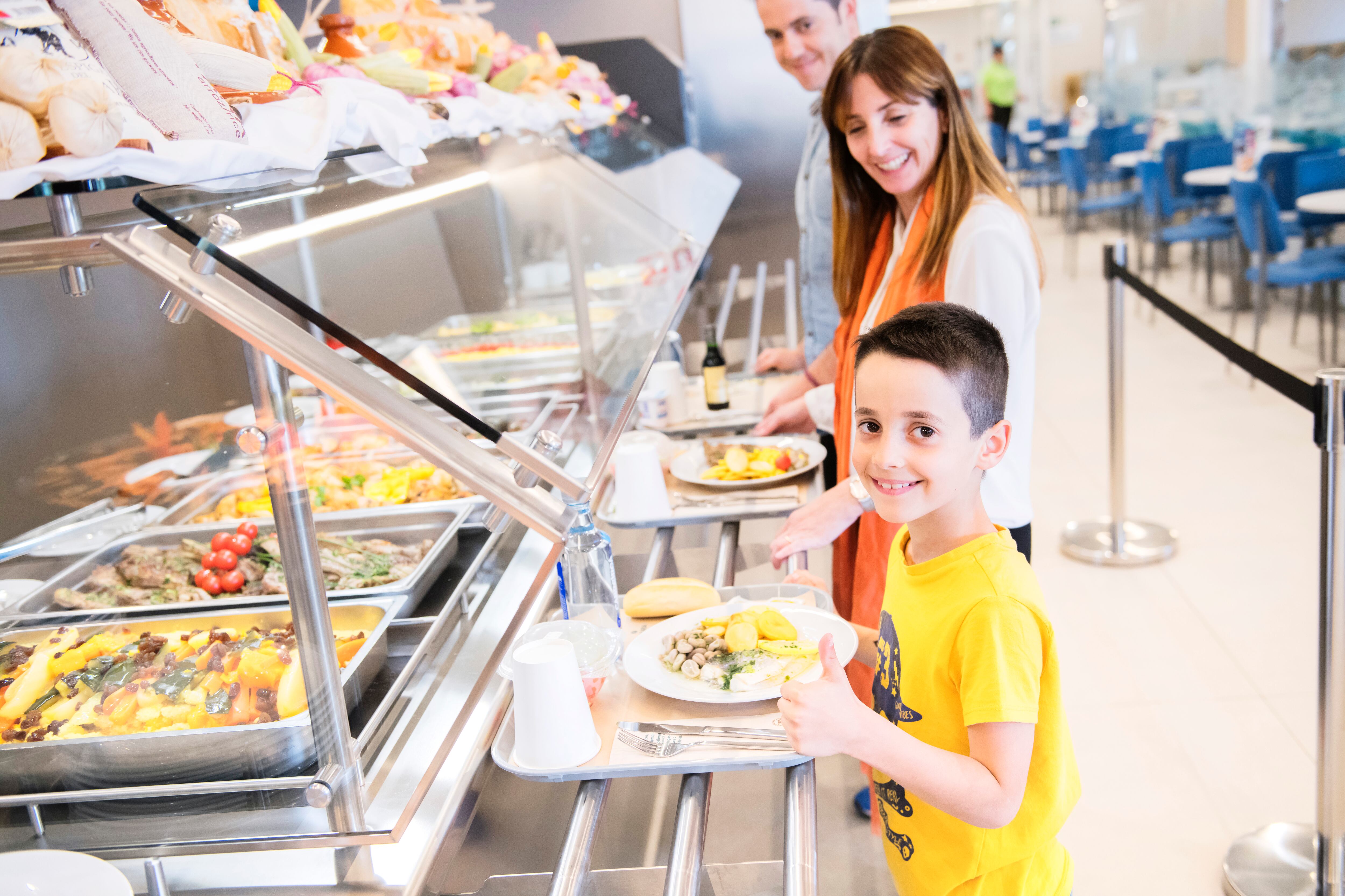 A bordo de los barcos de Baleària encontrarás varias opciones para comer bien durante la travesía