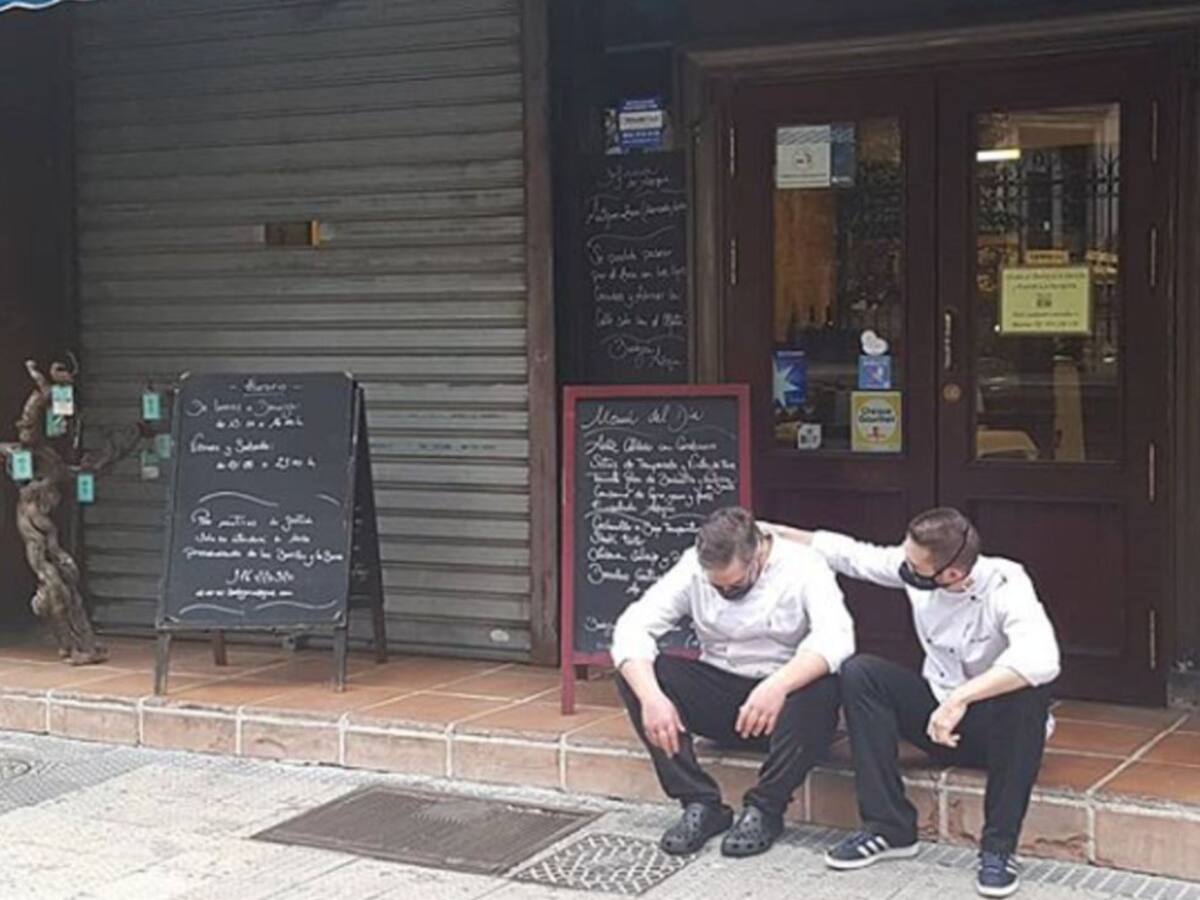 "Nos vuelven a cerrar": la dura imagen que refleja la desolación de los bares y restaurantes por la COVID-19