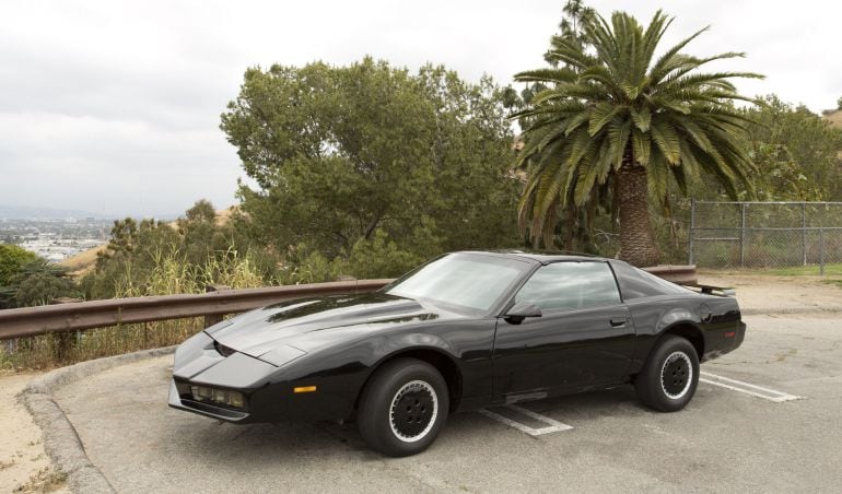 Fotografía sin fecha cedida por Julien&#039;s Auction en donde se aprecia uno de los vehículos KITT originales que protagonizó la serie &quot;Knight Rider&quot;.