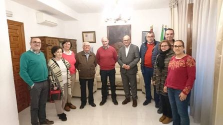 Algunos miembros de la directiva, tras una reunión con alclade, concejales y diputadode Promoción y Turismo