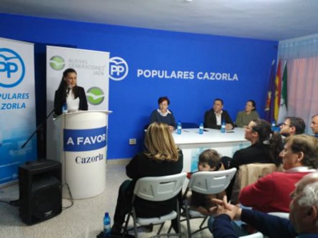 María José Lara habló a los asistentes a la reinauguracion de la sede del PP sobre sus objetivos para el partido en Cazorla