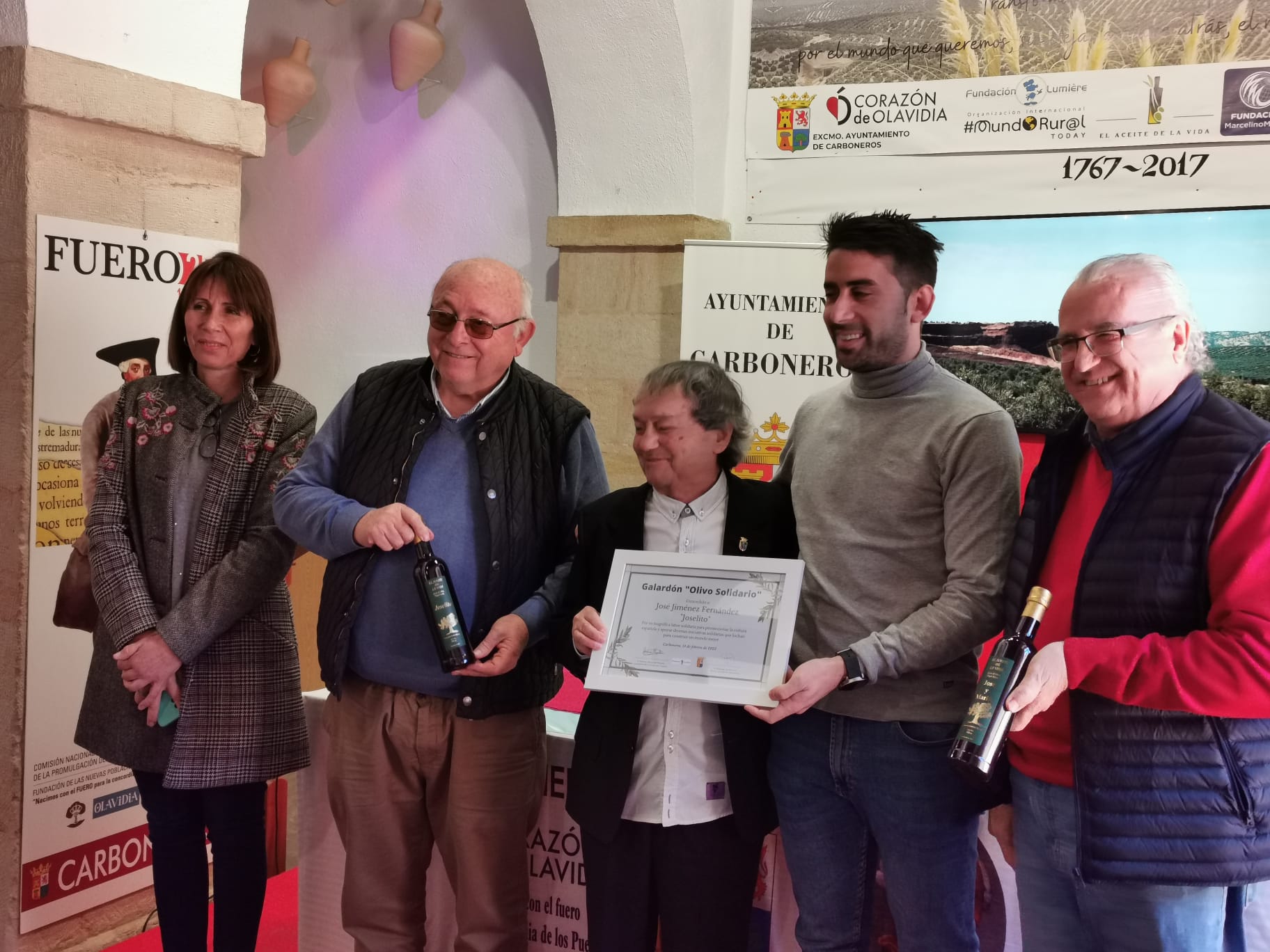 Joselito recibe el &#039;Olivo Solidario&#039; en Carboneros.