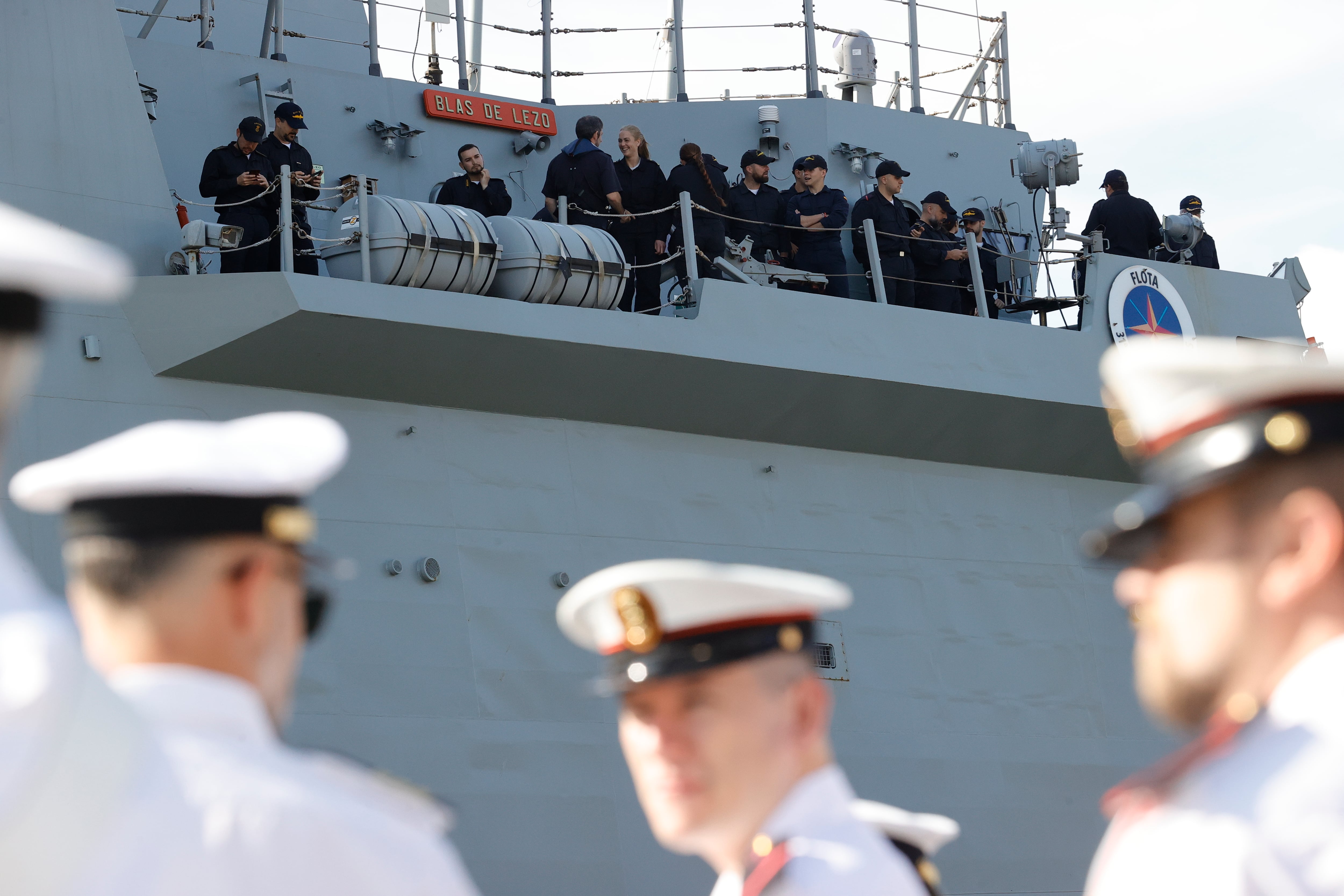 FERROL, 13/7/2024.- La fragata &#039;Blas de Lezo&#039; regresa a su base en Ferrol tras permanecer integrada en el grupo aeronaval Dédalo 24 para intervenir en diversos ejercicios internacionales, este sábado en la Estación Naval de A Graña, en Ferrol. EFE/ Kiko Delgado.