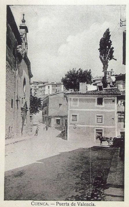 Puerta de Valencia, Cuenca Postal fotográfica editada en los años 30 por Heliotipia Artística Española Pertenece al libro &quot;Tarjetas postales de la ciudad de Cuenca (1897-1936)&quot; editado por la Diputación Provincial de Cuenca, 2004.