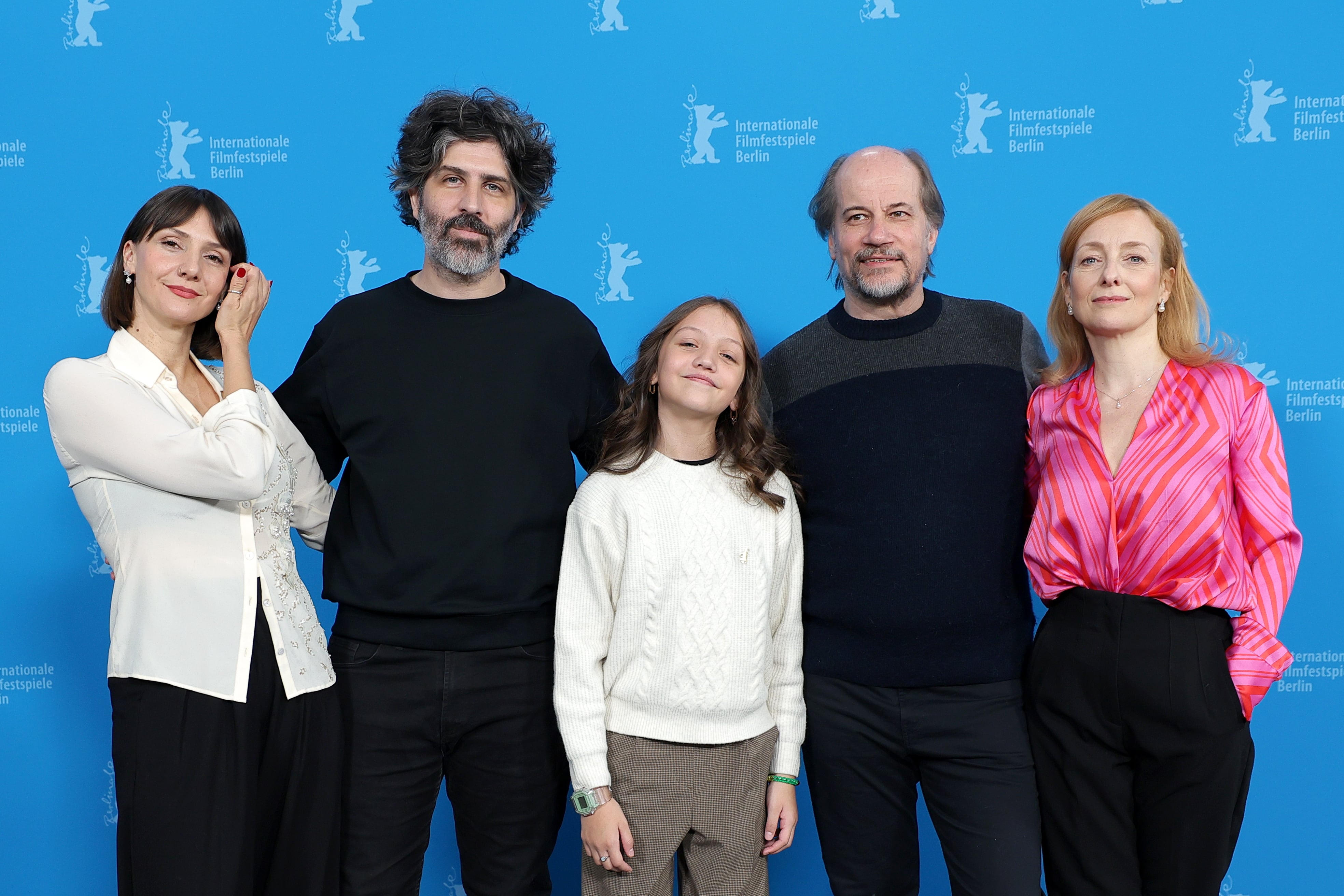 BERLIN (Germany), 18/02/2025.- (L-R) Betania Cappato, film director Ivan Fund, Anika Bootz, Marcelo Subiotto and Mara Bestelli attend the photocall for &#039;El Mensaje (The Message)&#039; during the 75th Berlin International Film Festival, in Berlin, Germany, 18 February 2025. The Berlinale runs from 13 to 23 February 2025. (Cine, Alemania) EFE/EPA/CHRISTOPHER NEUNDORF
