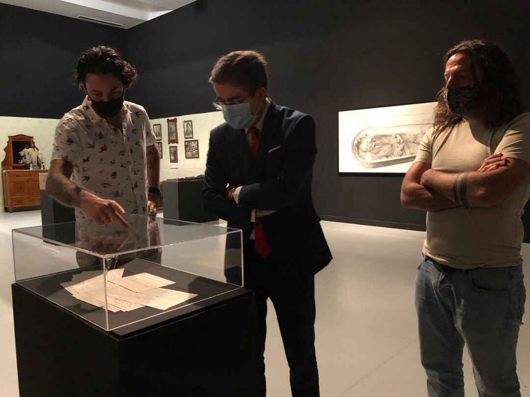 Juan José Martínez durante la inauguración de la exposición