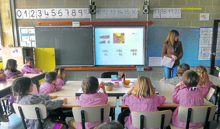 Amb l'horari compactat els nens entren a escola a les 9 del matí i surten a les 14:00.