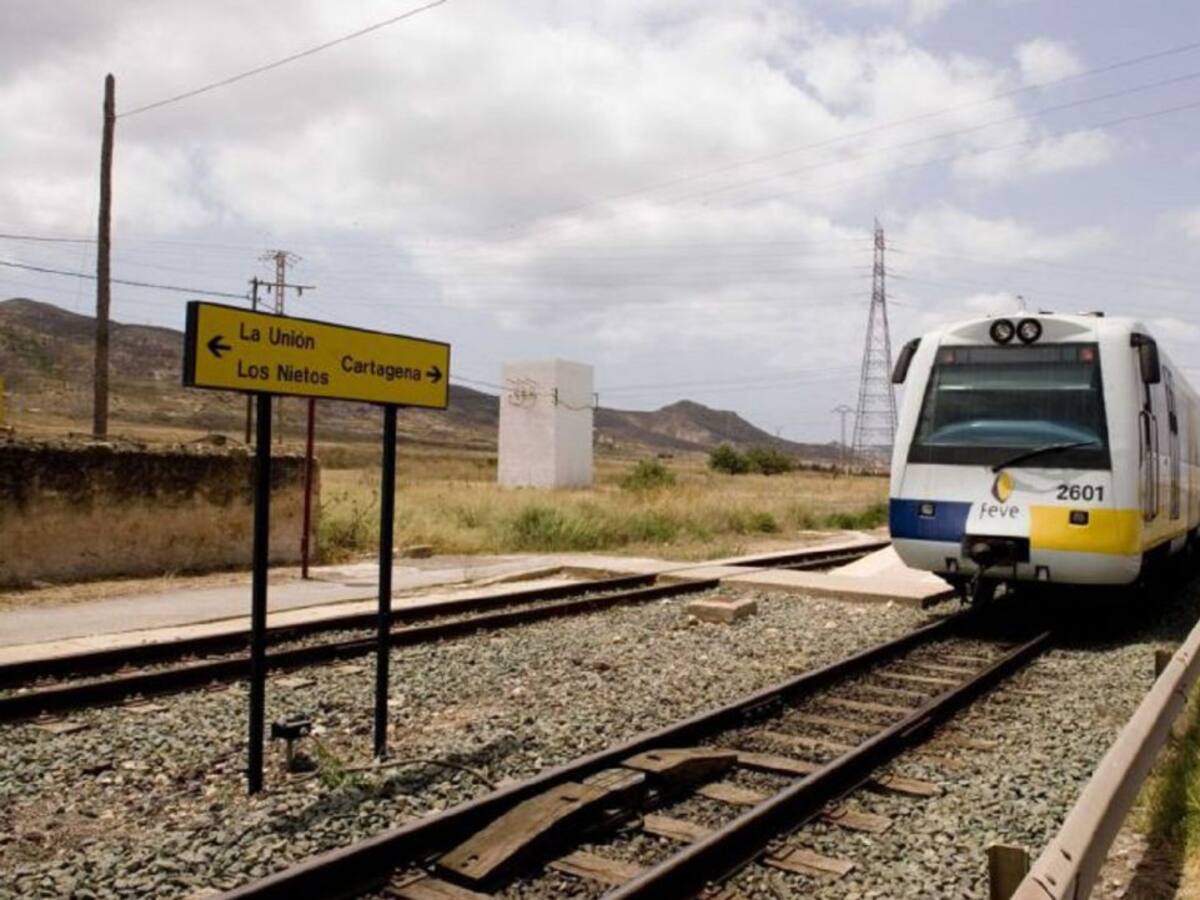 Podemos pide la eliminación del paso a nivel de Alumbres