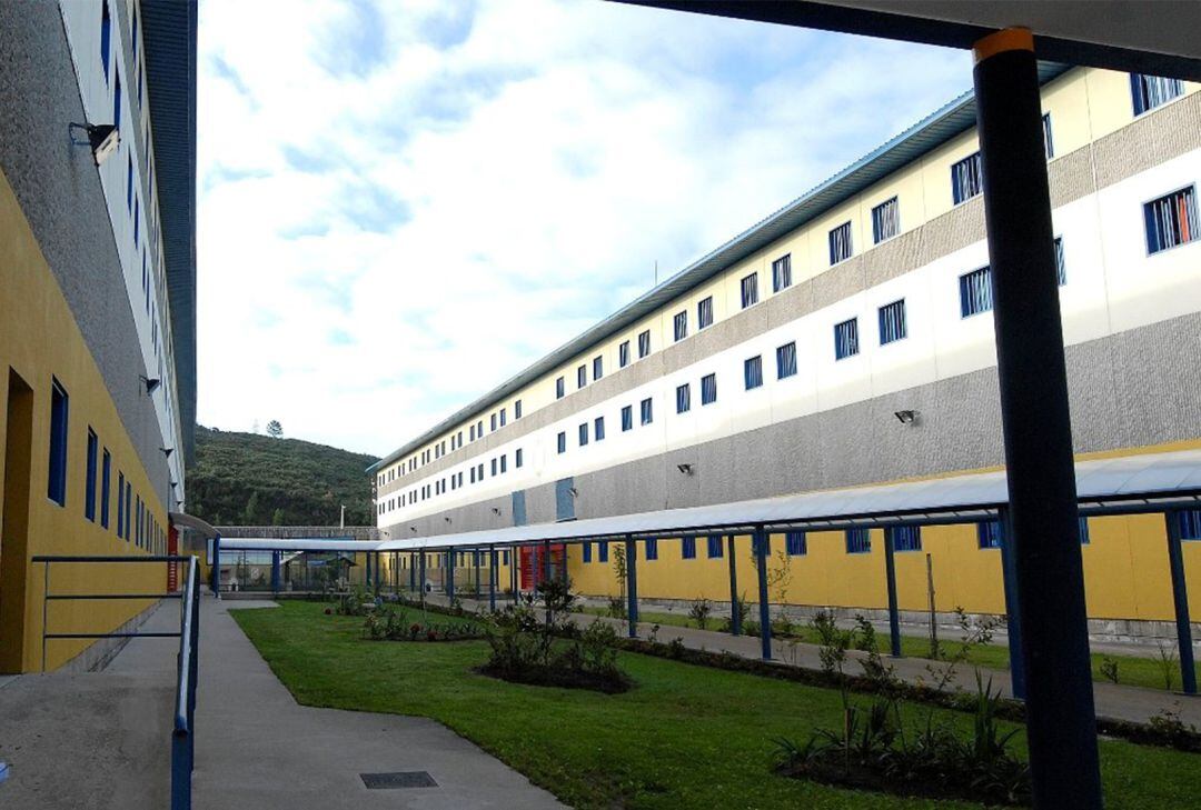 Patios del centro penitenciario de A Lama