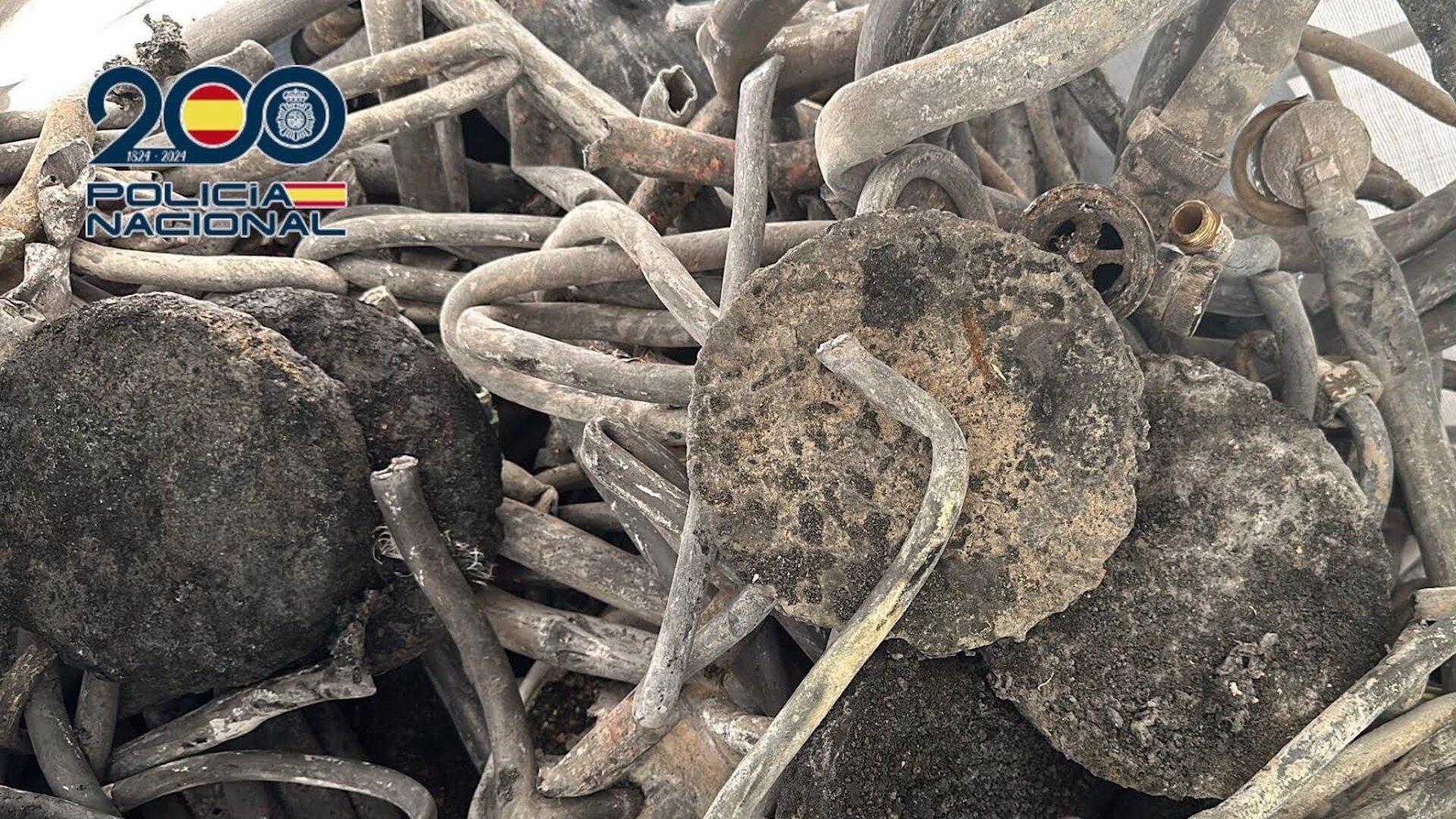 Plomo proveniente de las redes de pesca sustraídas en el puerto de Alicante