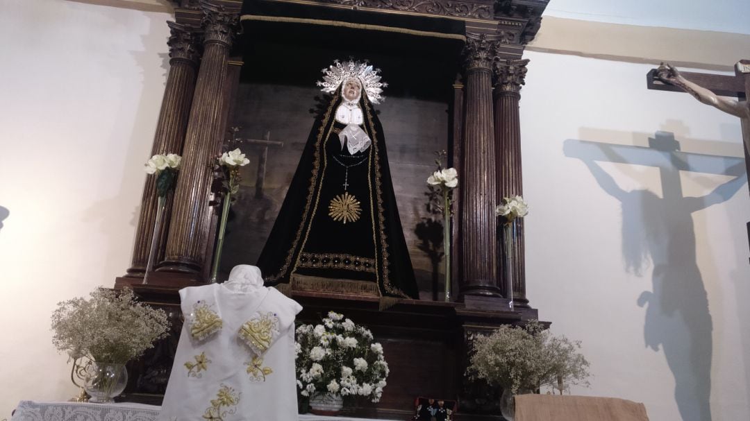 Imágen de la virgen y del nuevo mandil