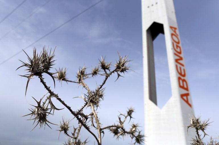 Imagen de la planta solar de Abengoa en Sanlúcar la Mayor, cerca de Sevilla