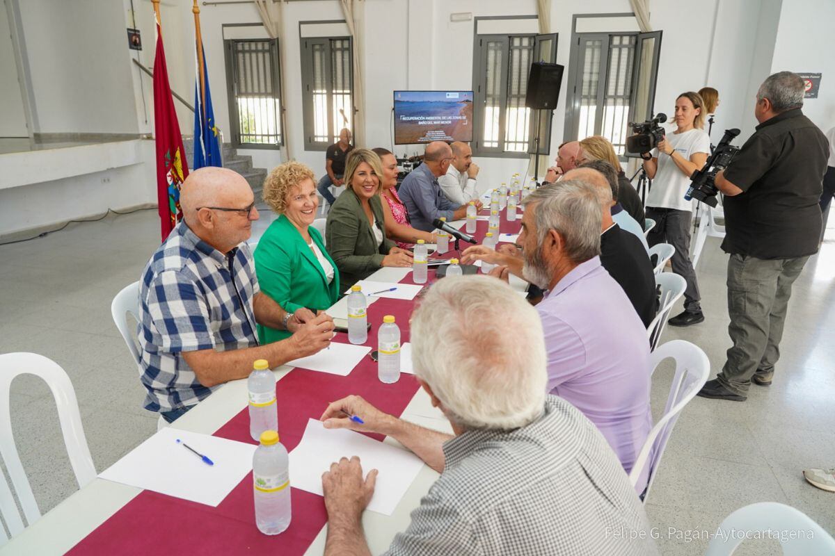 Reunión para hablar de la retirada de lodos en el Mar Menor