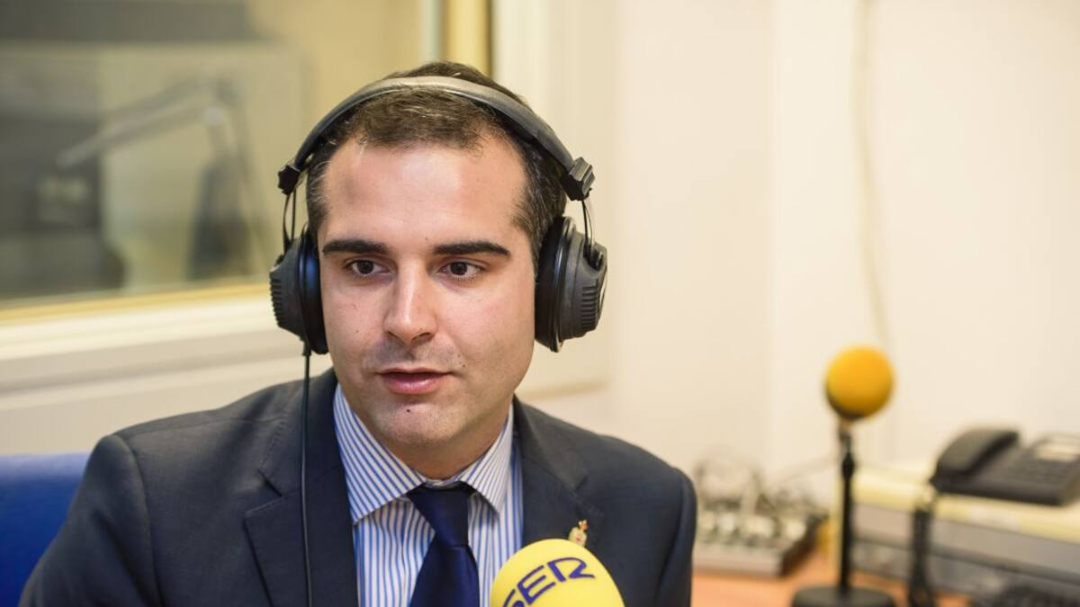 Fernández-Pacheco: "Es una alegría ver al Almería esta temporada"