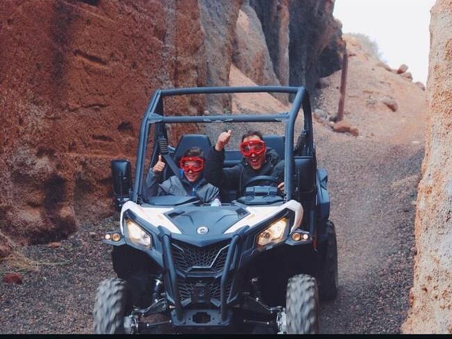 Imágenes de buggies realizando excursiones turísticas por el norte de Lanzarote.
