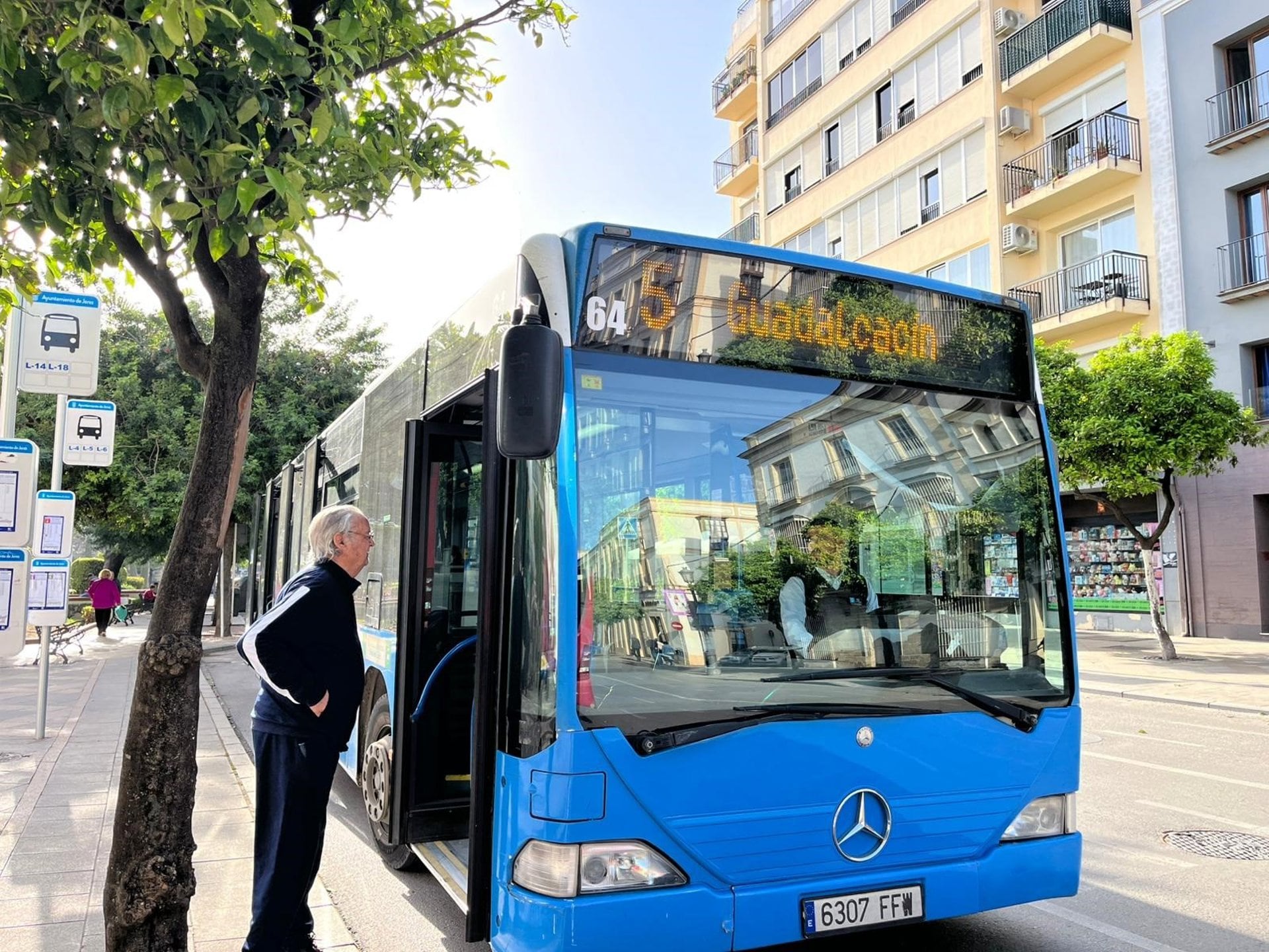Autobús urbano que va de Guadalcacín al centro de Jerez