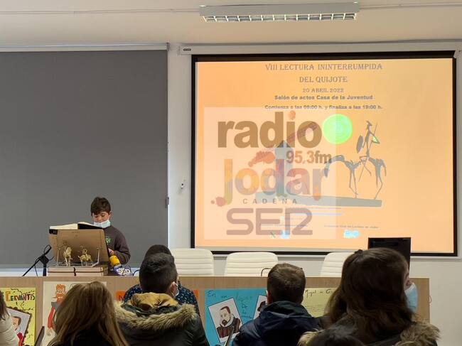 Lectura por uno de los escolares del colegio Arroquia-Martínez