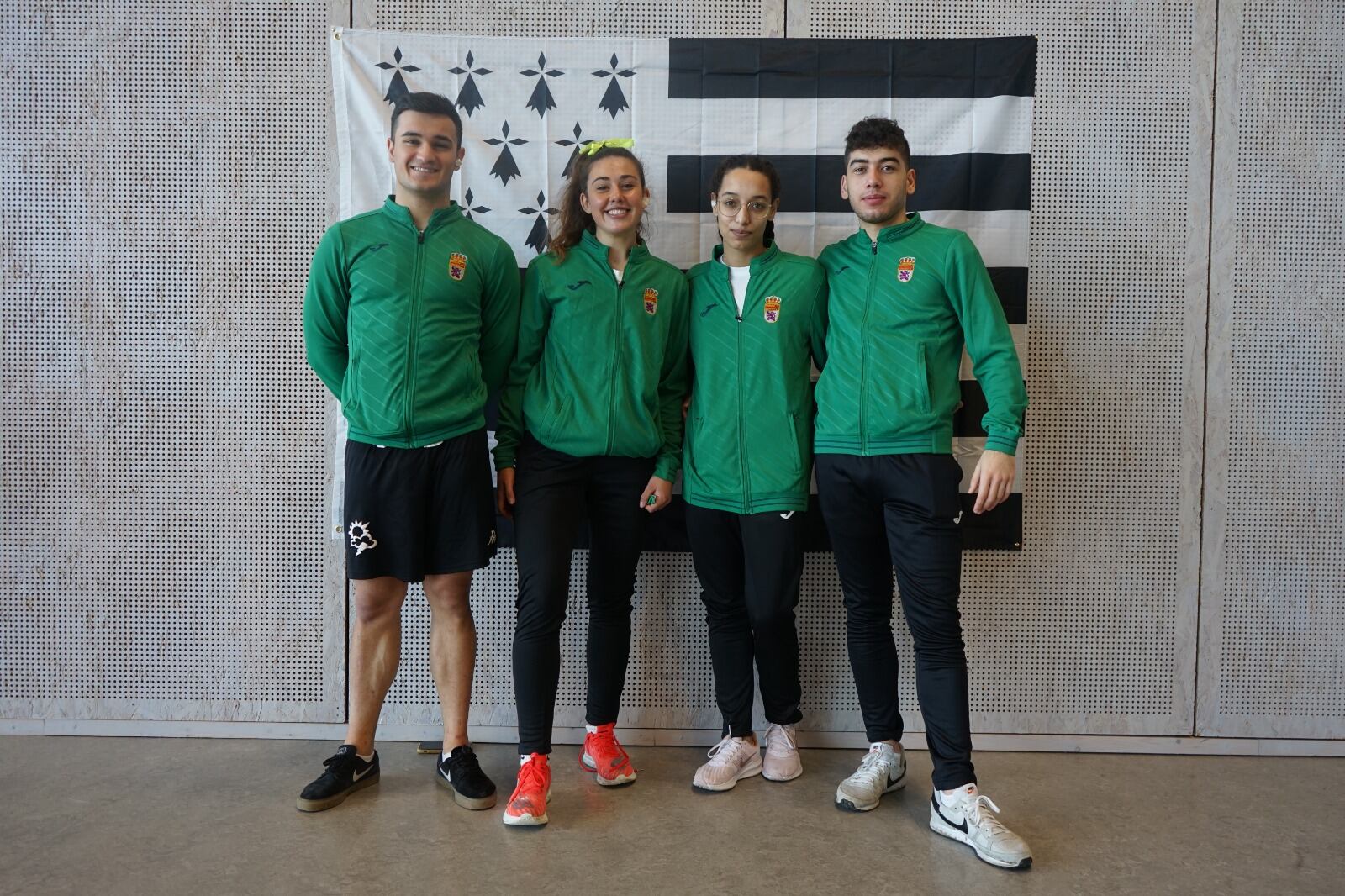 Representación leonesa en el Encuentro Internacional de Back-hold (lucha escocesa) celebrado en la localidad bretona de Langueux