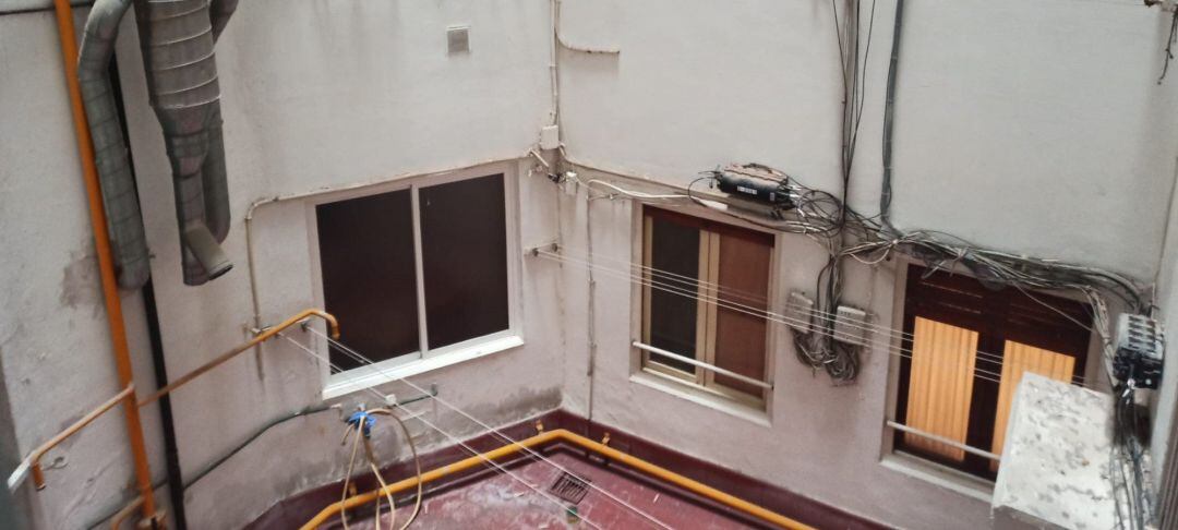 Imagen de archivo de un patio interior de un edificio de viviendas