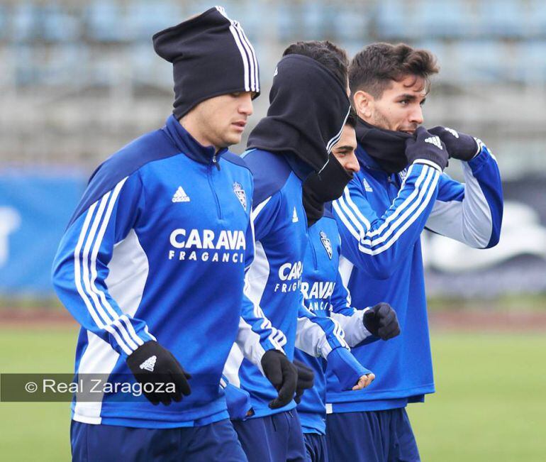 Varios jugadores del Real Zaragoza entrenándose en las instalaciones de la Ciudad Deportiva
