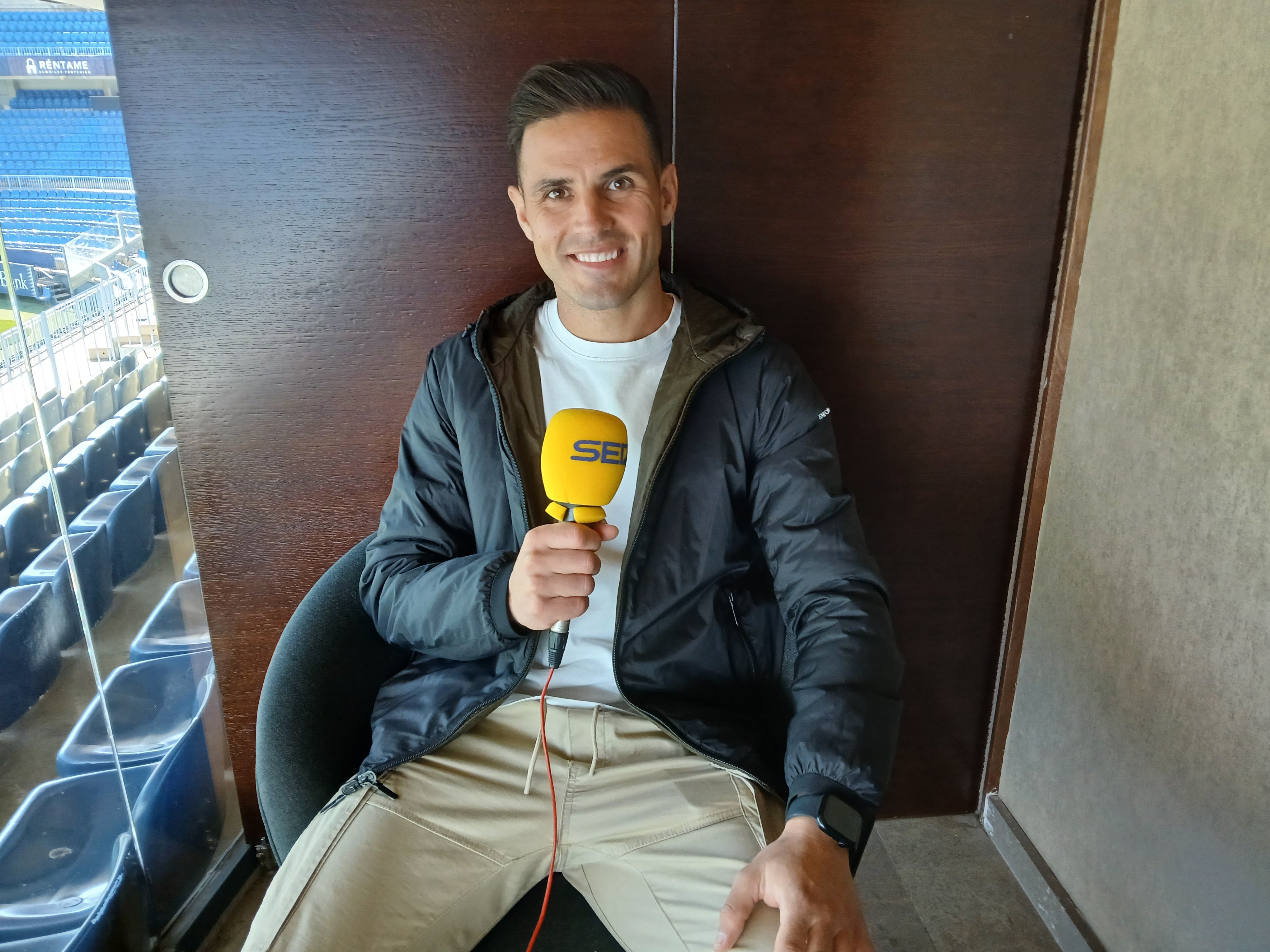 Luismi Sánchez, en La Rosaleda, durante la entrevista en SER Deportivos