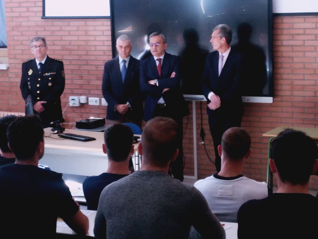 32 alumnos asisten, en la actualidad al XXXIX Curso Básico