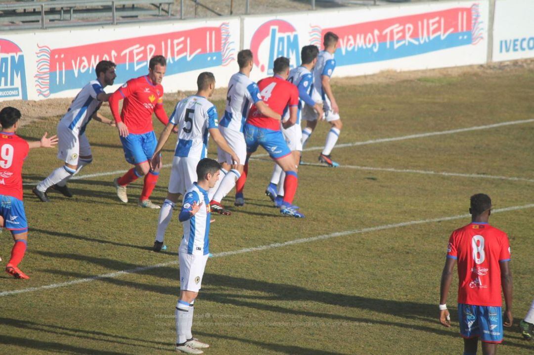 Partido entre Teruel y Hércules, en el estadio de Pinilla