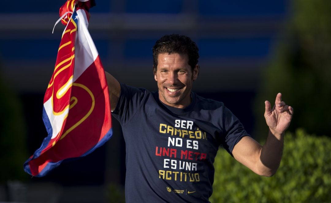 Simeone, en la celebración de la Copa del Rey ganada en el Santiago Bernabéu ante el Real Madrid.