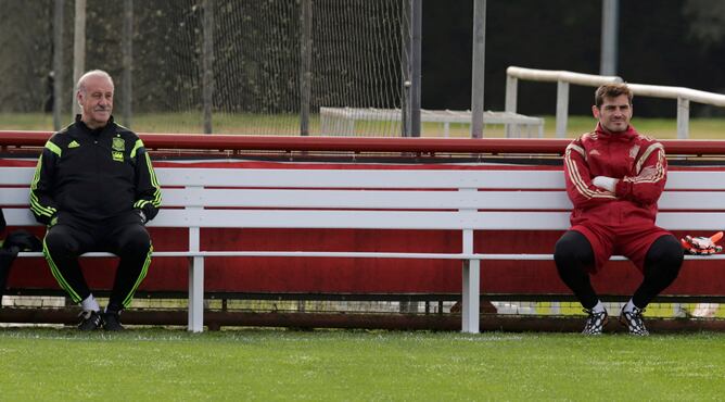 El seleccionador y el capitán, durante un entrenamiento de España antes del inicio del Mundial.