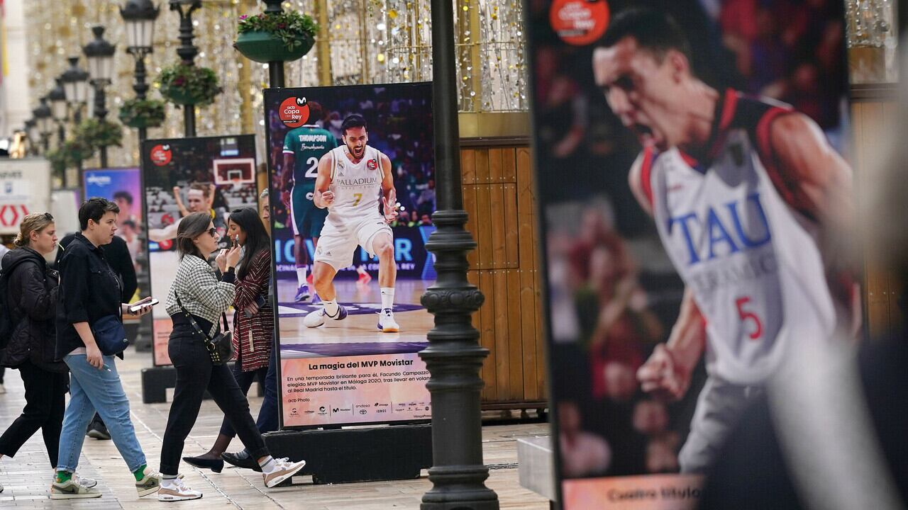 La céntrita calle Larios de Málaga acoge una exposición fotográfica recordando la Copa del Rey