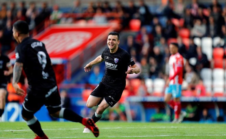 Alex Gallar celebra el gol del ascenso del Huesca 