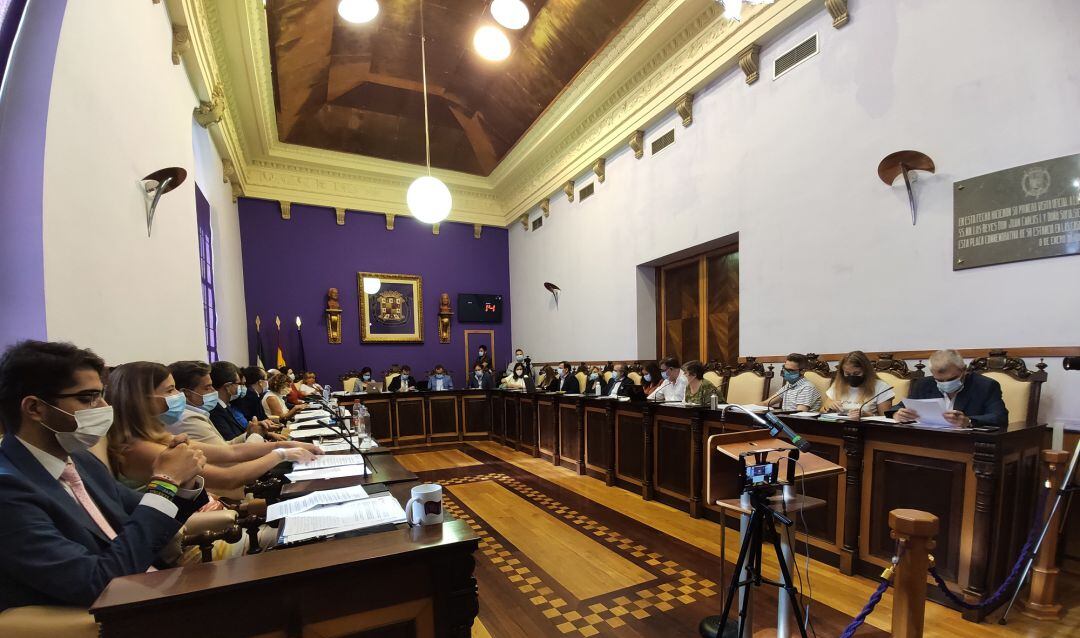 El Ayuntamiento de Jaén ha vivido, este lunes, un nuevo pleno presencial con las medidas sanitarias requeridas para este tipo de celebraciones