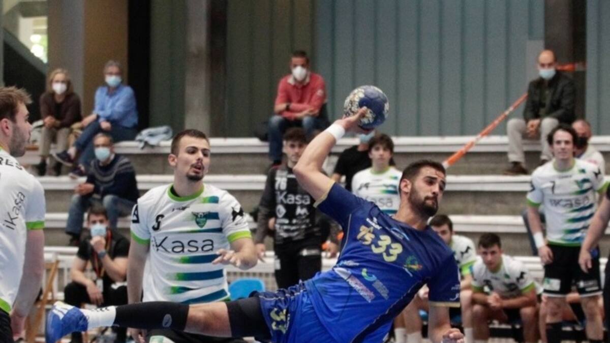 El pivote andaluz, Víctor Manuel Deco, repasa su fichaje por el Villa de Aranda en la SER