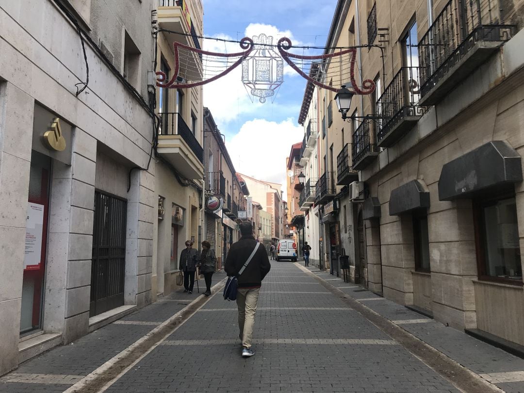 Las luces de Navidad ya están colocadas desde hace semanas en Medina del Campo