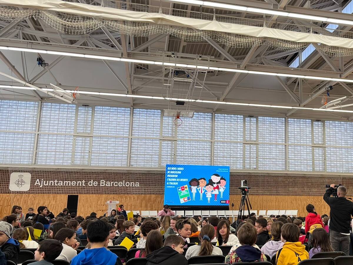 CRÒNICA. Els nens i nenes de Barcelona presenten l'agenda dels infants