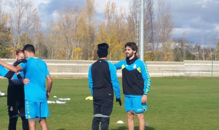 José León, durante su primer entrenamiento con la Cultural