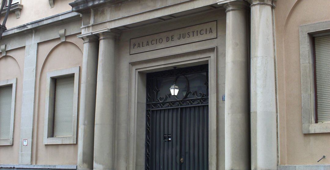Fachada principal del Palacio de Justicia de Jaén.