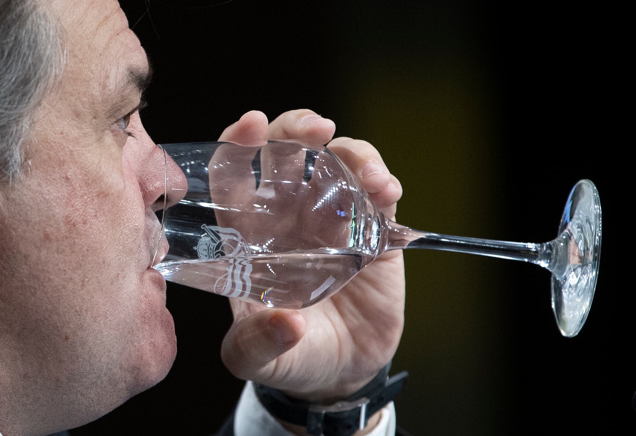 SAN SEBASTIÁN, 04/11/2022.- El presidente de la Real Sociedad, Jokin Aperribay, durante su comparecencia este viernes en el Reale Arena de San Sebastián para informar sobre la próxima Junta General de Accionistas del club. EFE/ Javier Etxezarreta
